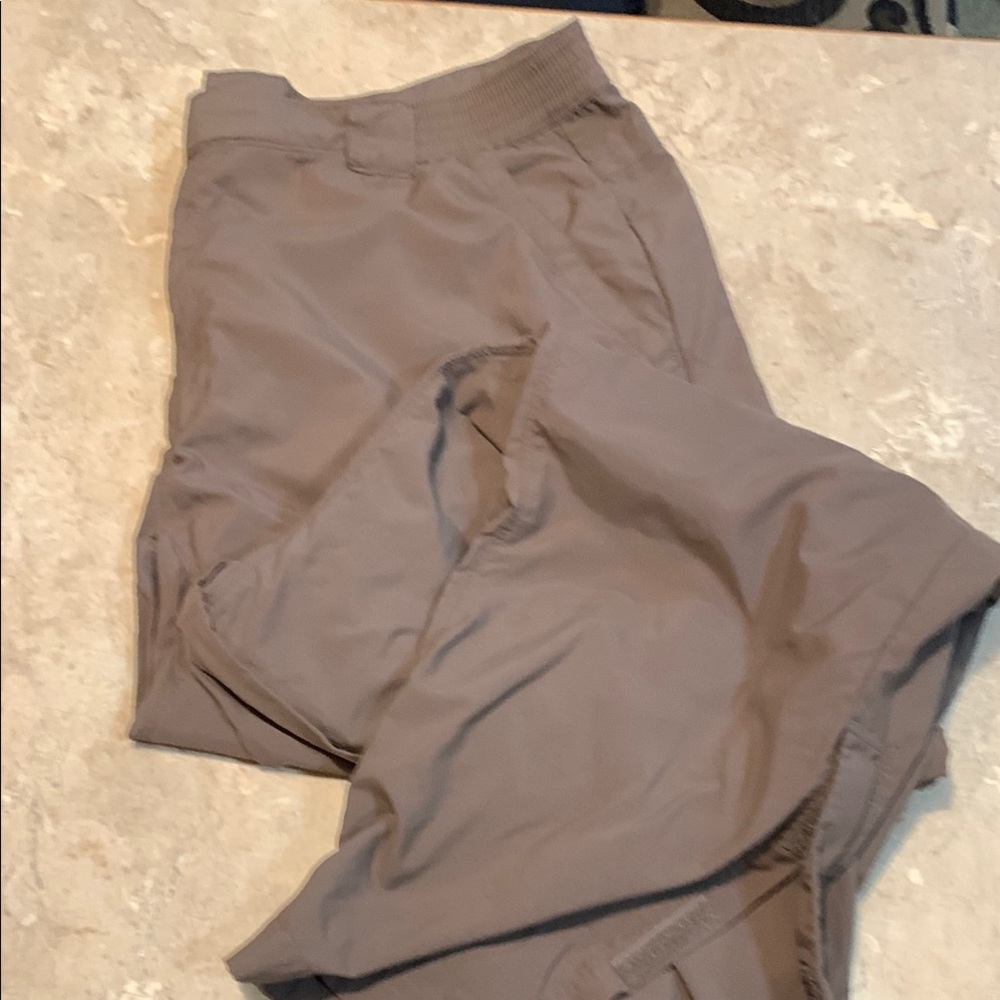 Columbia Womens XL zip off pants into shorts green/gray